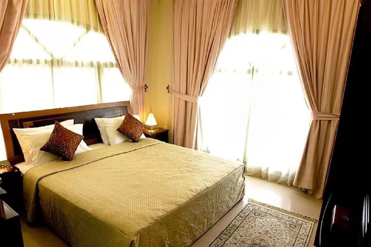 Safeer Plaza Hotel Muscat Exterior photo