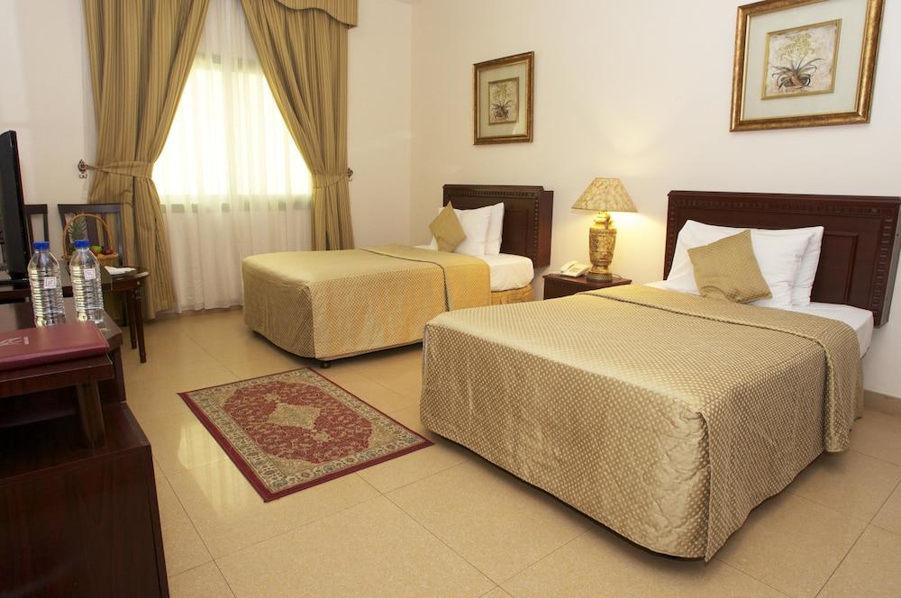 Safeer Plaza Hotel Muscat Exterior photo
