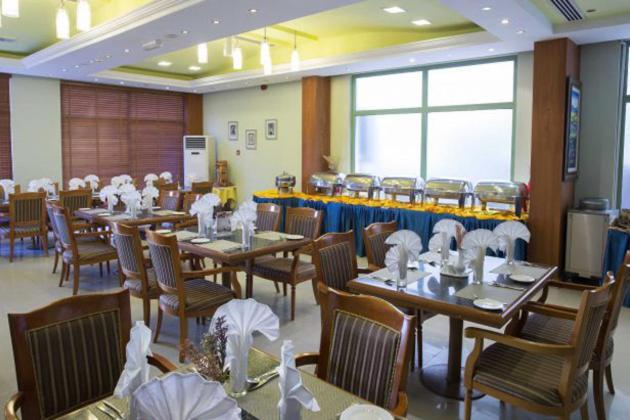 Safeer Plaza Hotel Muscat Exterior photo