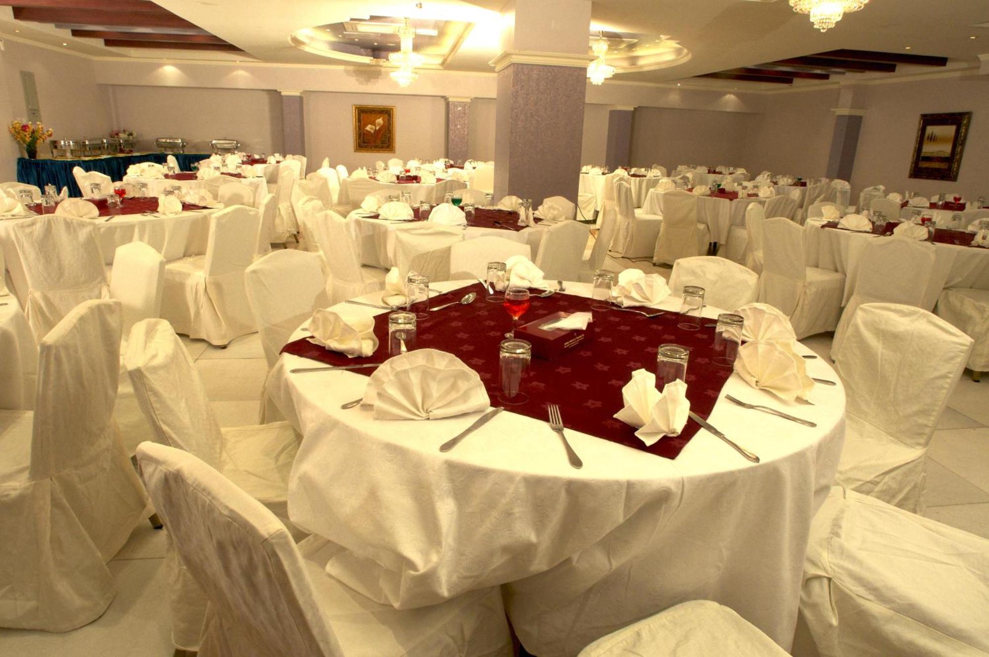 Safeer Plaza Hotel Muscat Exterior photo