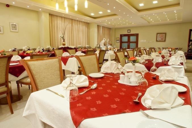 Safeer Plaza Hotel Muscat Exterior photo