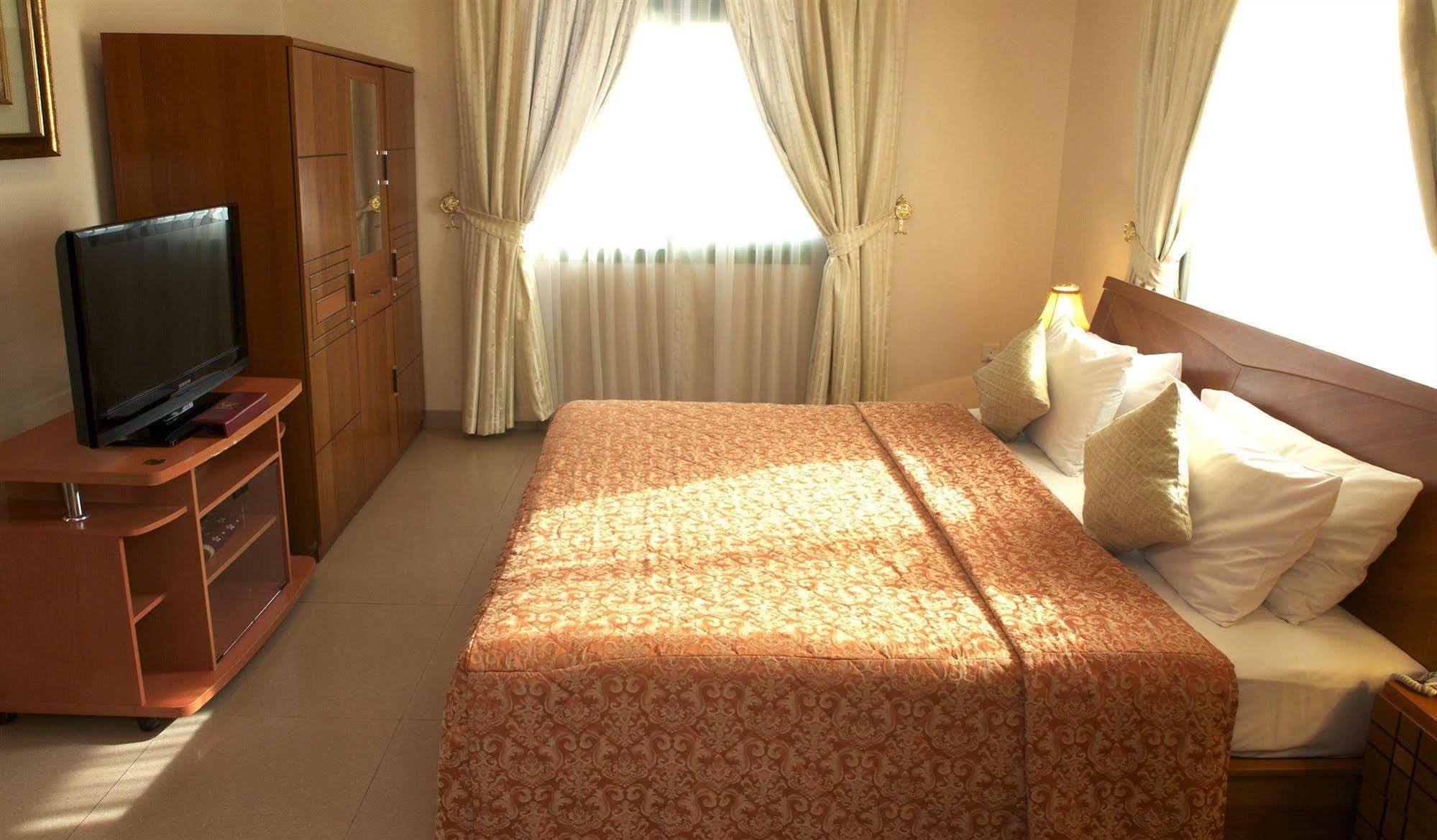 Safeer Plaza Hotel Muscat Exterior photo