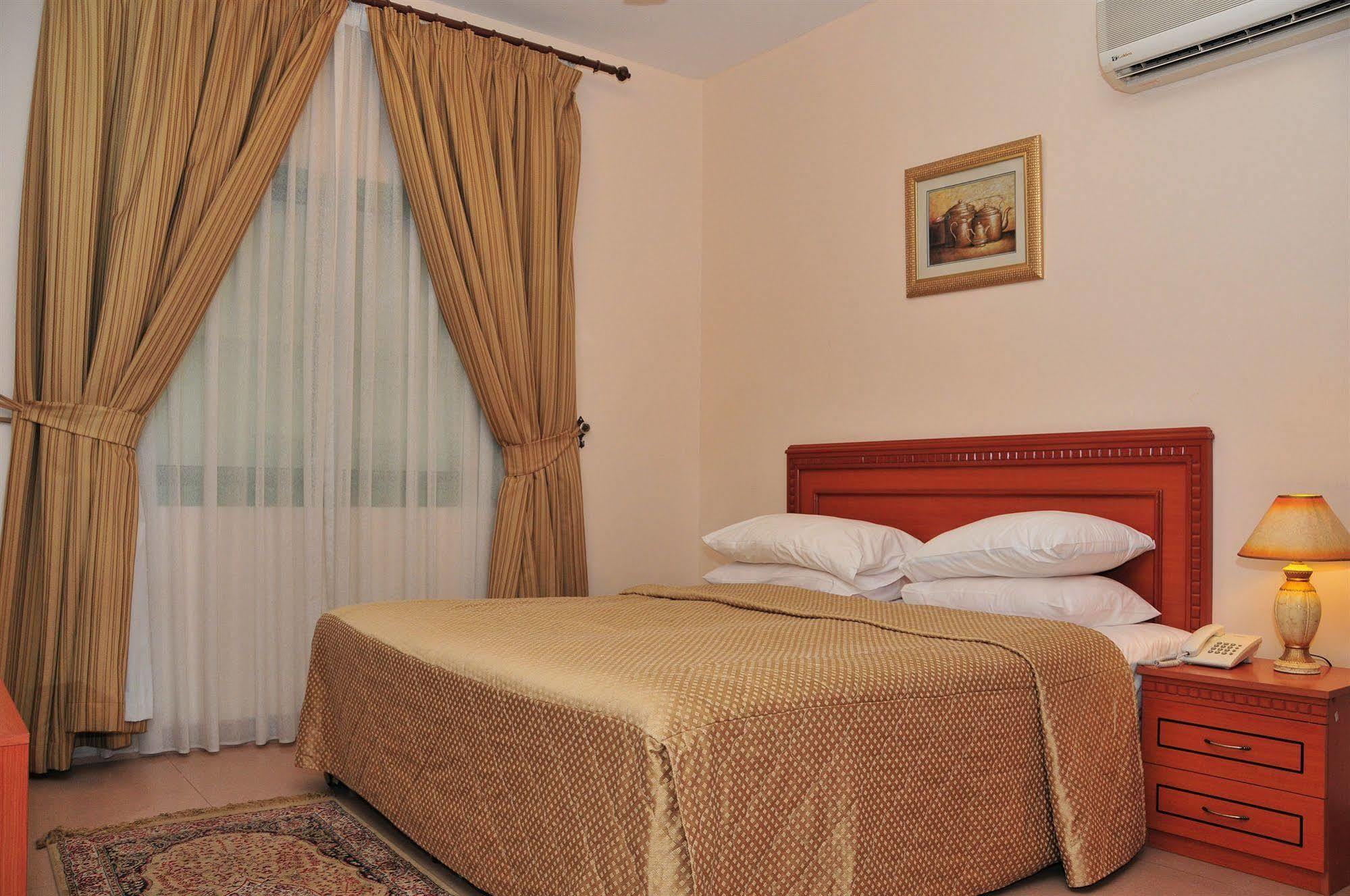 Safeer Plaza Hotel Muscat Room photo