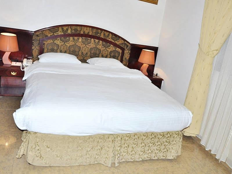 Safeer Plaza Hotel Muscat Exterior photo