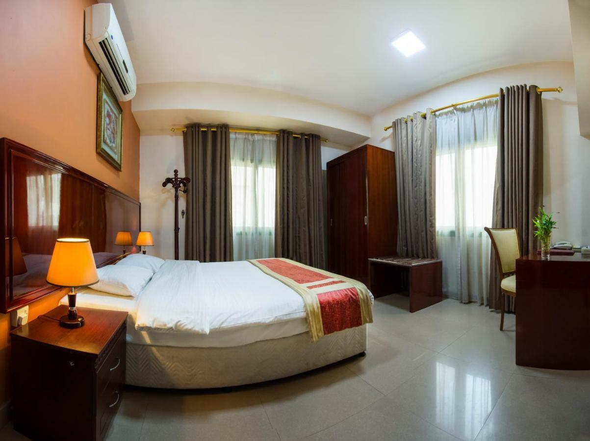 Safeer Plaza Hotel Muscat Exterior photo